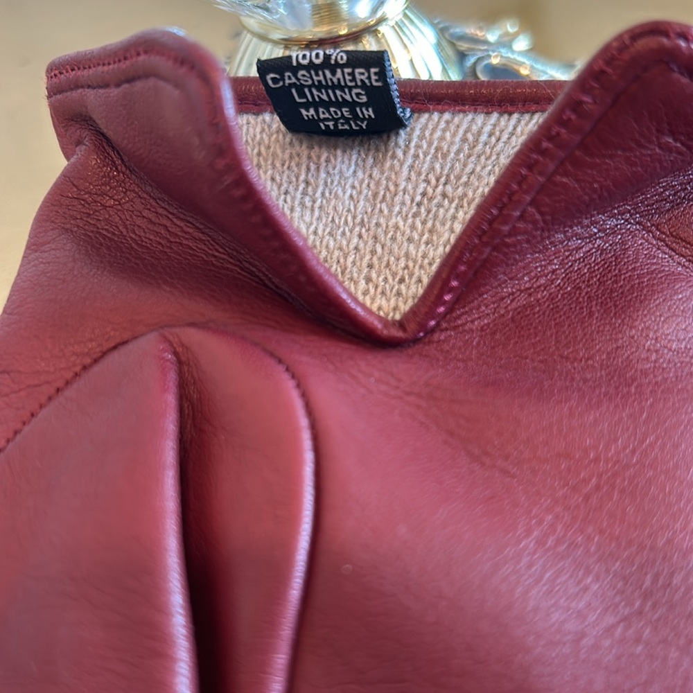Bergdorf Goodman- Genuine Leather & 100% Cashmere - Picture 8 of 9